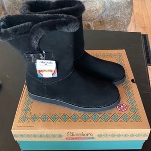 Sketchers NWT black memory foam boots size 9